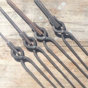 Light duty beginner blacksmith tong set 1/4 , 3/8 , 1/2 ,and 5/8 v bolt tongs.