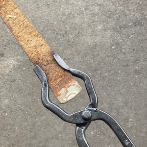 Blade smith tongs