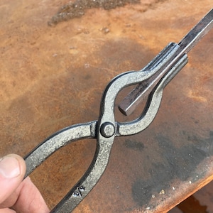 Light duty v bolt tongs