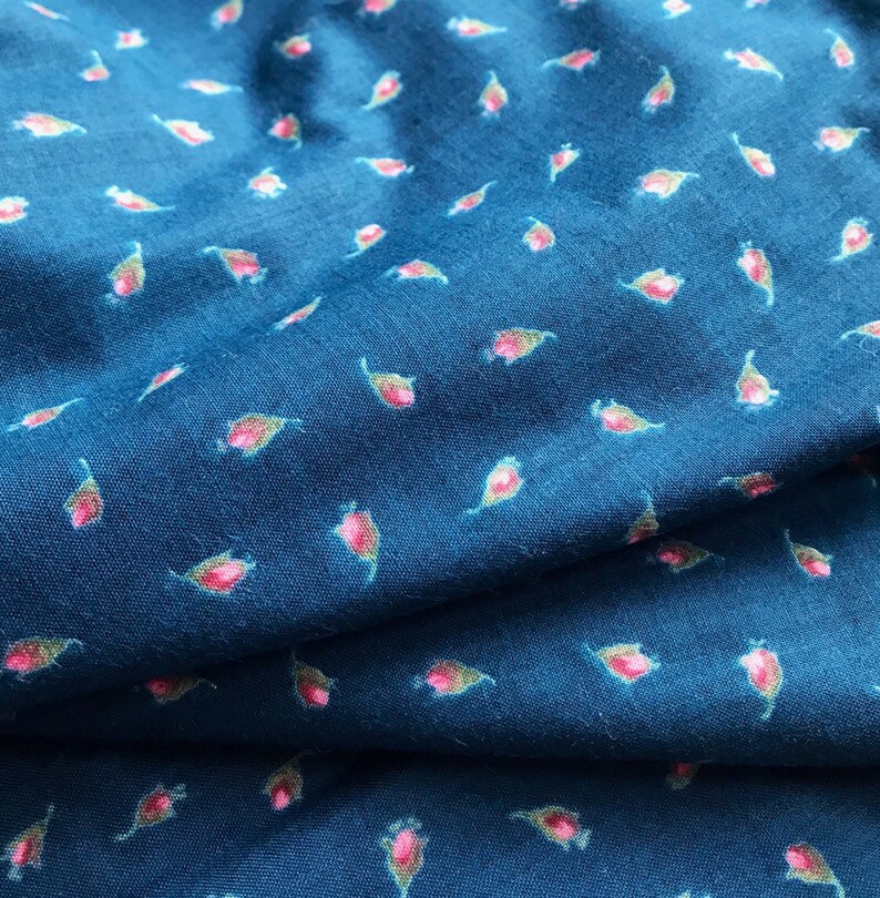 36/" W Vintage Cotton Calico Per 1//2 Yd Tiny Blue Gold Flowers on Carmine Red