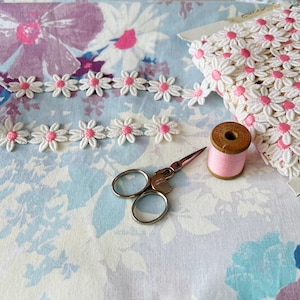 Mini Daisy Trim by the Yard - White and Pink Flowers - Can be Appliqués, Vintage Embroidered Sew on Floral Trims 1&quot; x 3/4&quot; #7409