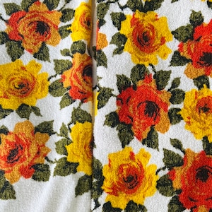 1970s Floral Terrycloth Fabric Towels 60&quot; x 50&quot; wide, Bright Rose Print Vintage Beach Fabric #6702