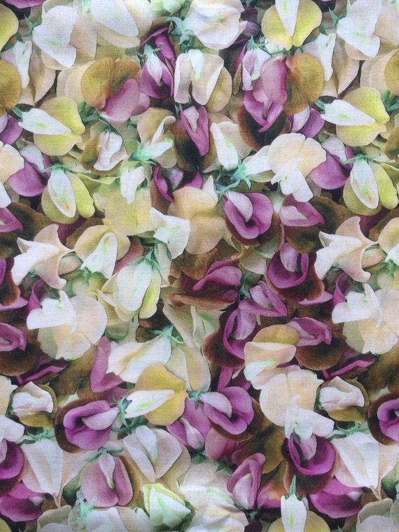 Linen Fabric Floral Sweet pea Lila -  Pure linen - 59 inches (150 cm) wide - Dress fabric - By the Yard/Meter