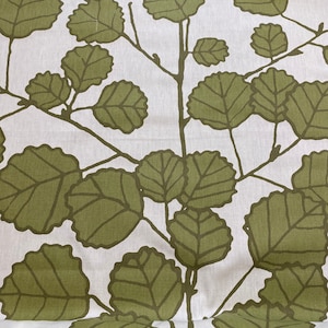 Scandinavian Cotton fabric Green Leaf Off-White/Green