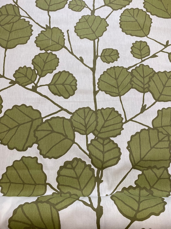 Scandinavian Cotton fabric Green Leaf Off-White/Green