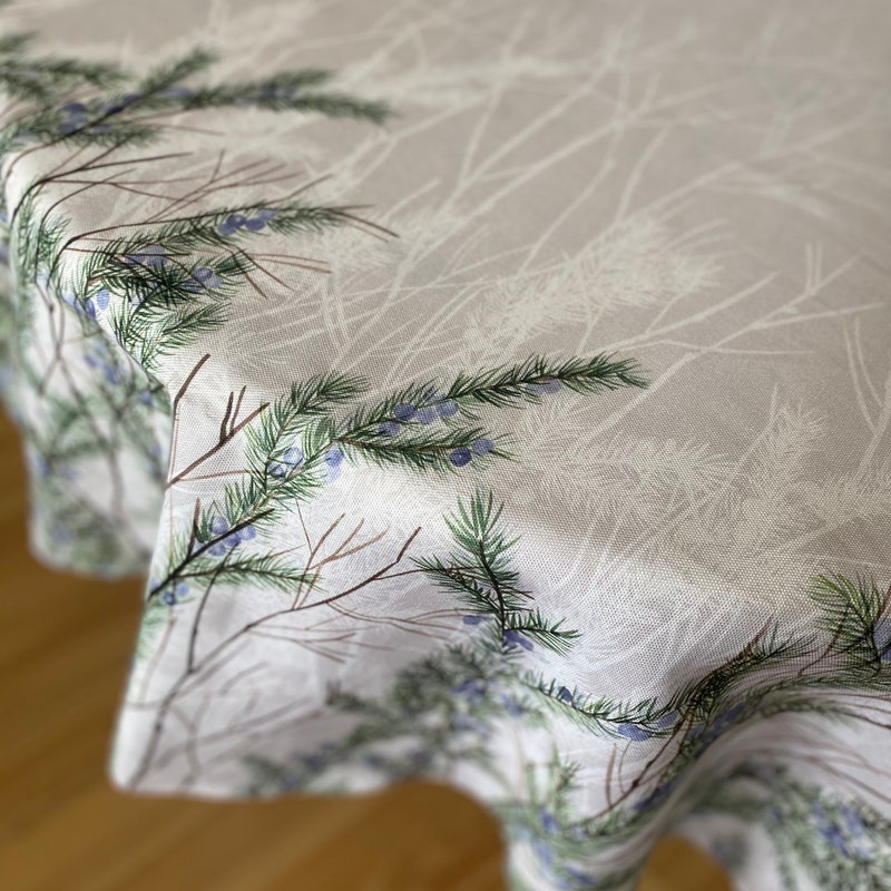 Oval Animal Print Tablecloths main image 1