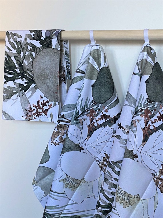 Kitchen Towel Tea Towel  Dish Towel - Scandinavian Cotton fabric Plants & Flowers Pine Cone
