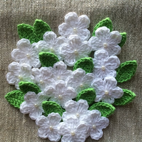 12 Toppe Fiore All'uncinetto + 24 Foglie – FREE BLOSS, Fatte A Mano, 5 Cm – Per Decorare Vestiti, Borse, Progetti Fai Da Te
