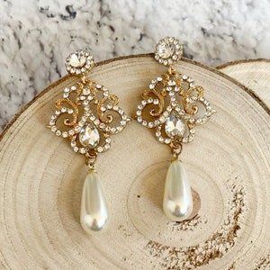 JANELL Gold Wedding Earrings, Brides Earrings, Gold Bridal Earrings, Swarovski Crystal, Wedding Jewelry, Long Drop Earrings, Pearls Earrings