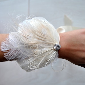 Wedding Bride Corsage Great Gatsby bracelet Wristlet Feathrs  Corsage Keepsake Feacock Wrist Corsage Prom Mother Bridesmaid 1920s Corsage