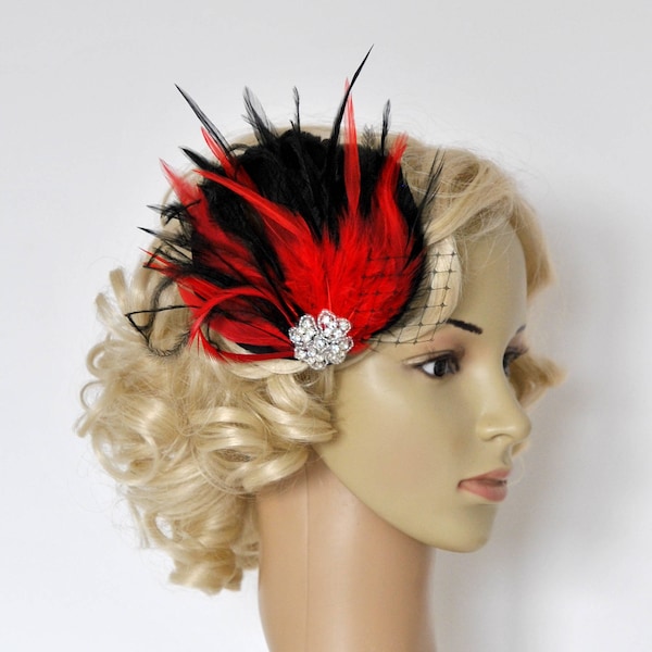 Pince à cheveux bibi plume rouge Downton Abbey des années 1920 couvre-chef clapet noir rouge Gatsby lei plume bibi de Noël pièce de cheveux de Noël