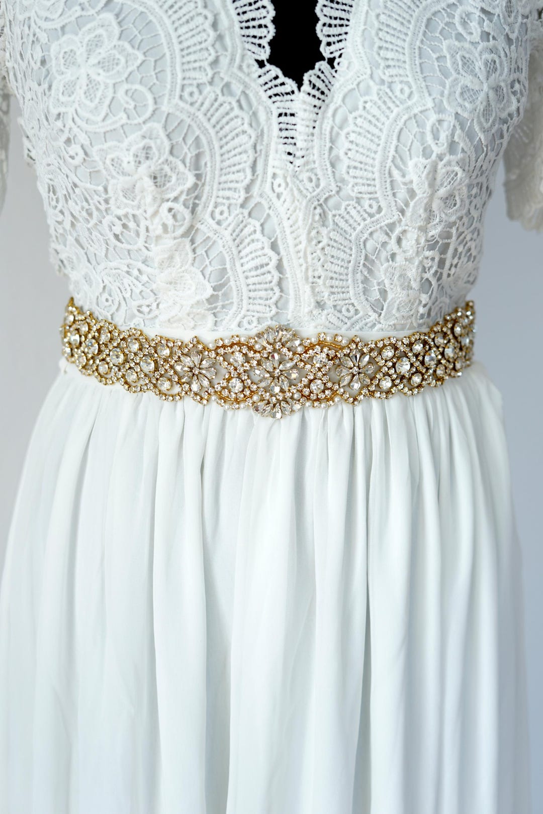 Elegant Gold Wedding Dress Sash – The Perfect Touch for Your Big Day