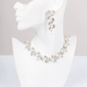 Bridal Pearls Jewelry Set DELILIAH Wedding Jewelry Sets for Brides Chandelier Necklace Earrings Set Drop Crystal Jewelry Vintage Bridesmaids