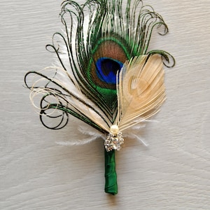Peacock Groom Wedding Boutonniere, Ostrich Feather Ivory Green 1920s groomsmen boutonnire, Bridal groom boutonniere, crystal button hole