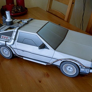 Regreso al futuro DeLorean Time Machine / DIY 3D Papercraft Car Templates, Modelo Papercraft para adultos y niños, Descarga instantánea PDF