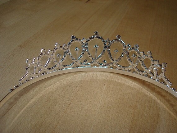 Beautiful White Crystal Silver Wedding Tiara / We… - image 4