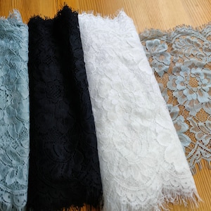 Wimpern Spitze, nebelblaue Spitze -17cm breit, Chantilly Spitze, Brautkleid Spitze, Hochzeitsspitze, Strumpfband Spitze, Abendkleid Spitze, Schleier Spitze
