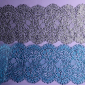 Tessuto in pizzo per gonne blu da 1,5 metri, filo grigio argento, rifiniture in pizzo, pizzo francese Chantilly, rifiniture in pizzo color vino, pizzo blu pavone