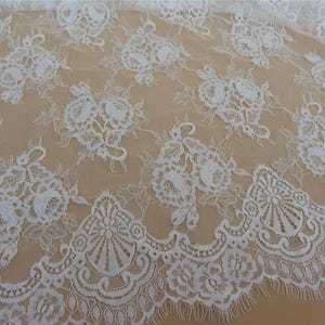 Chantilly Spitze, off White floral Spitzenstoff für Hochzeit 150 cm Breite, schwarzer Spitzenstoff