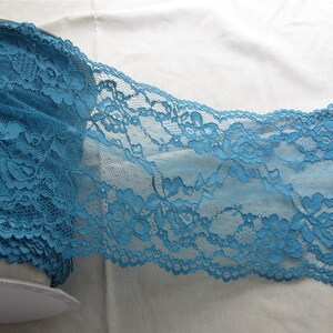 Blaue Spitzenränder, Breite Stretch Spitzenborte. 20 cm, 1 Yard