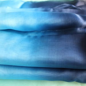 6 Momme silk blue series Organza , dark blue at their bases, shading to off white at their tips