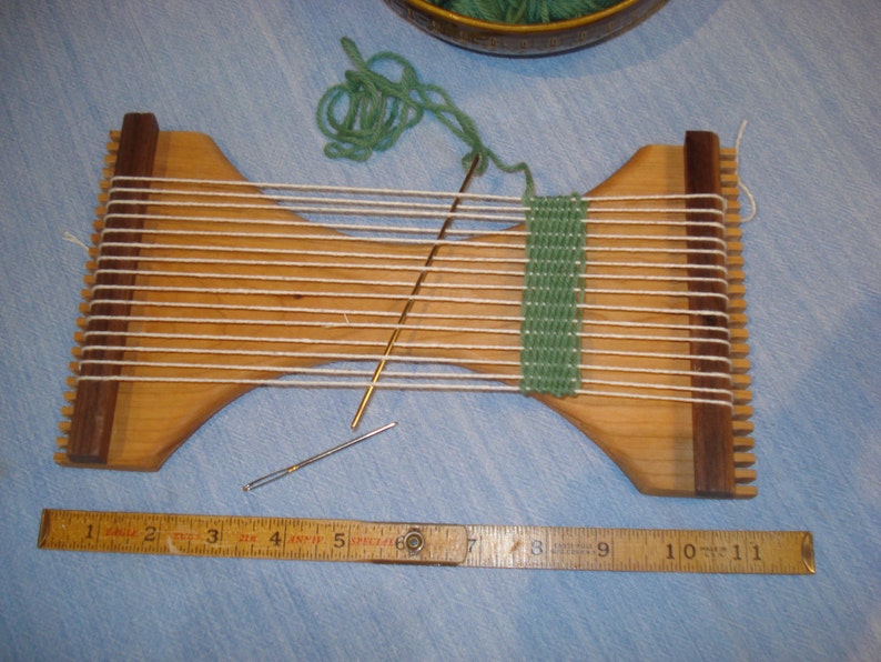 The Minnow Small Hand Held Loom image 4