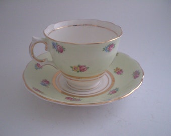 Cloclought Bone China Blue Cottage Style Pattern Teacup and Saucer with Mint Green Rim