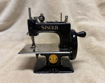 Vintage 1950’s Singer Sew Handy Children’s Sewing Machine