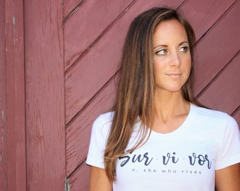 Sobreviviente - Camiseta de mujer