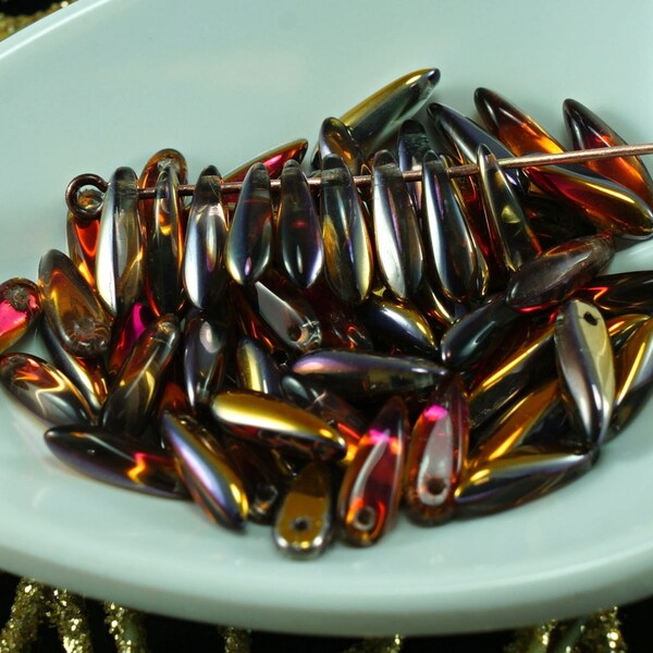 100pcs Pequeño Cristal de Marea de Oro Rojo de la Mitad de Cristal checo Daga Perlas de la Hoja Plana de 3 mm x 11mm