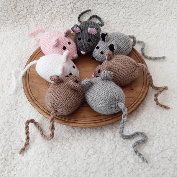 Hand-knitted toy Mouse