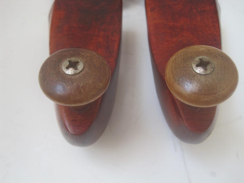 Pair of Vintage Men's Wood & Metal Shoe Trees/Forms, 10.75"/6C, Articulated, Mahogany Stain Solid Wood, Use or Display, Masculine Home Decor Bild 8