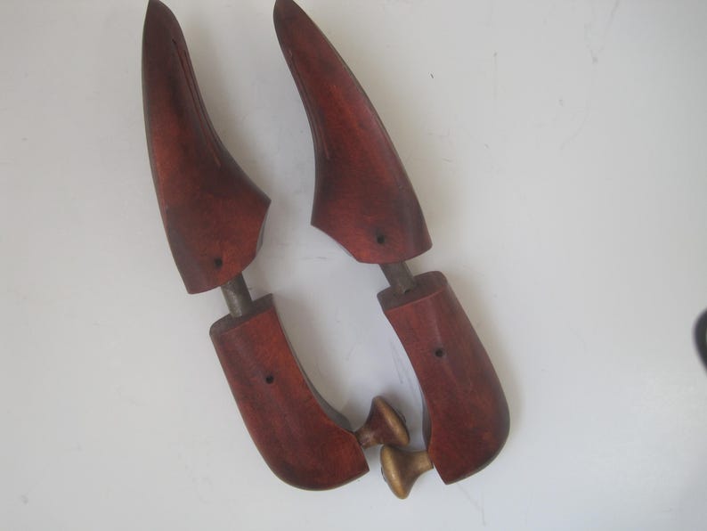 Pair of Vintage Men's Wood & Metal Shoe Trees/Forms, 10.75"/6C, Articulated, Mahogany Stain Solid Wood, Use or Display, Masculine Home Decor Bild 6