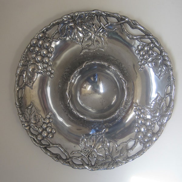 Arthur Court Grapes Chip & Dip Tray, 14" Round, Grape Clusters, Leaves, Vines, Center Well, Front and Back Design, (c) 2001, Taiwan