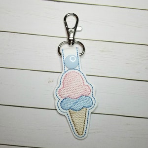 Ice Cream Cone Schlüsselanhänger Stickdatei, In the Hoop Embroidery, ITH Snap Tab