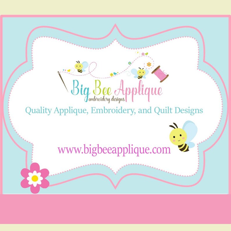 K&ouml;nnte beinhalten: Ein hellblaues und rosafarbenes Logo mit einer Biene und dem Text "Big Bee Applique embroidery designs" und "Quality Applique, Embroidery, and Quilt Designs" und "www.bigbeapplique.com".