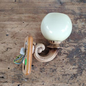 Antike Wandleuchte mit runder Sockel – Vintage Wandlampe 60er Jahre Retro Stil