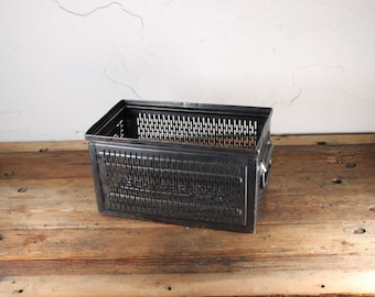 古い金属製のバスケット - Etsy 日本