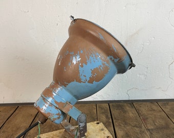 Industrie Fabrik Lampe Tisch Spotlight beladen mit Patina