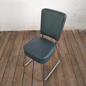 Antiker Vintage Freischwinger – Französischer Stuhl 60er/70er – Chrom & Kunstleder – Höhe 78 cm