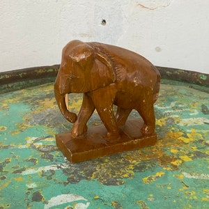 Handgeschnitzter Teakholz-Elefant • Vintage Dekofigur • 13 cm • Stolze Haltung