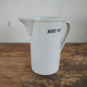 Antiker Keramik Messbecher – 1000cc | Vintage Labor-Krug