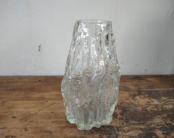 Antike Glasvase im Eisstruktur-Design