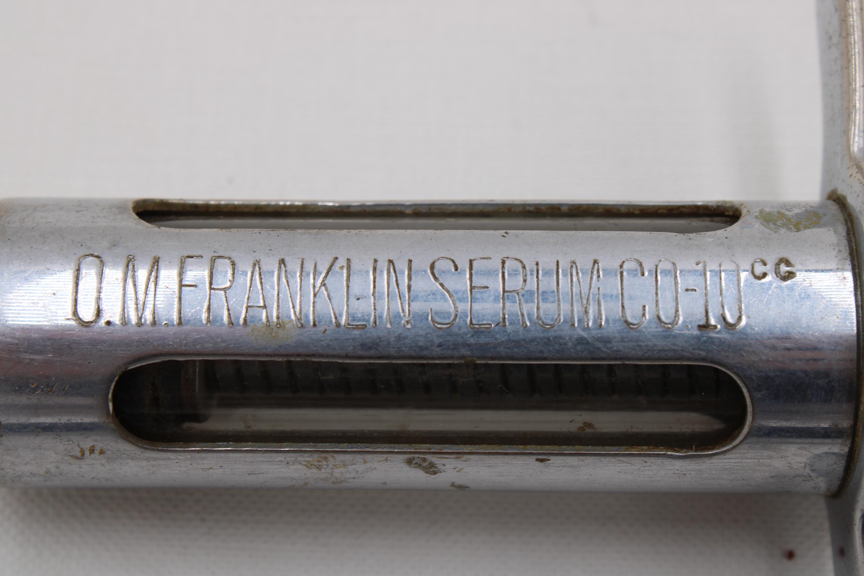 Antike O.M. Franklin Serum Co. Veterinär-spritze (metall & Glas