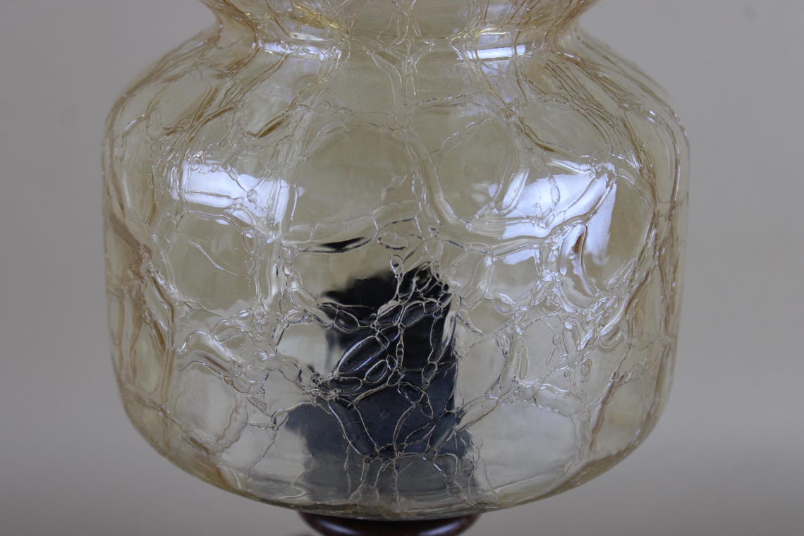 Vintage Mid-Century Tischlampe | Keramik lava | Bernsteinfarbenes Craqueléglas | 1960er–1970er Jahre | Retro Designleuchte, photo 4 sur 5
