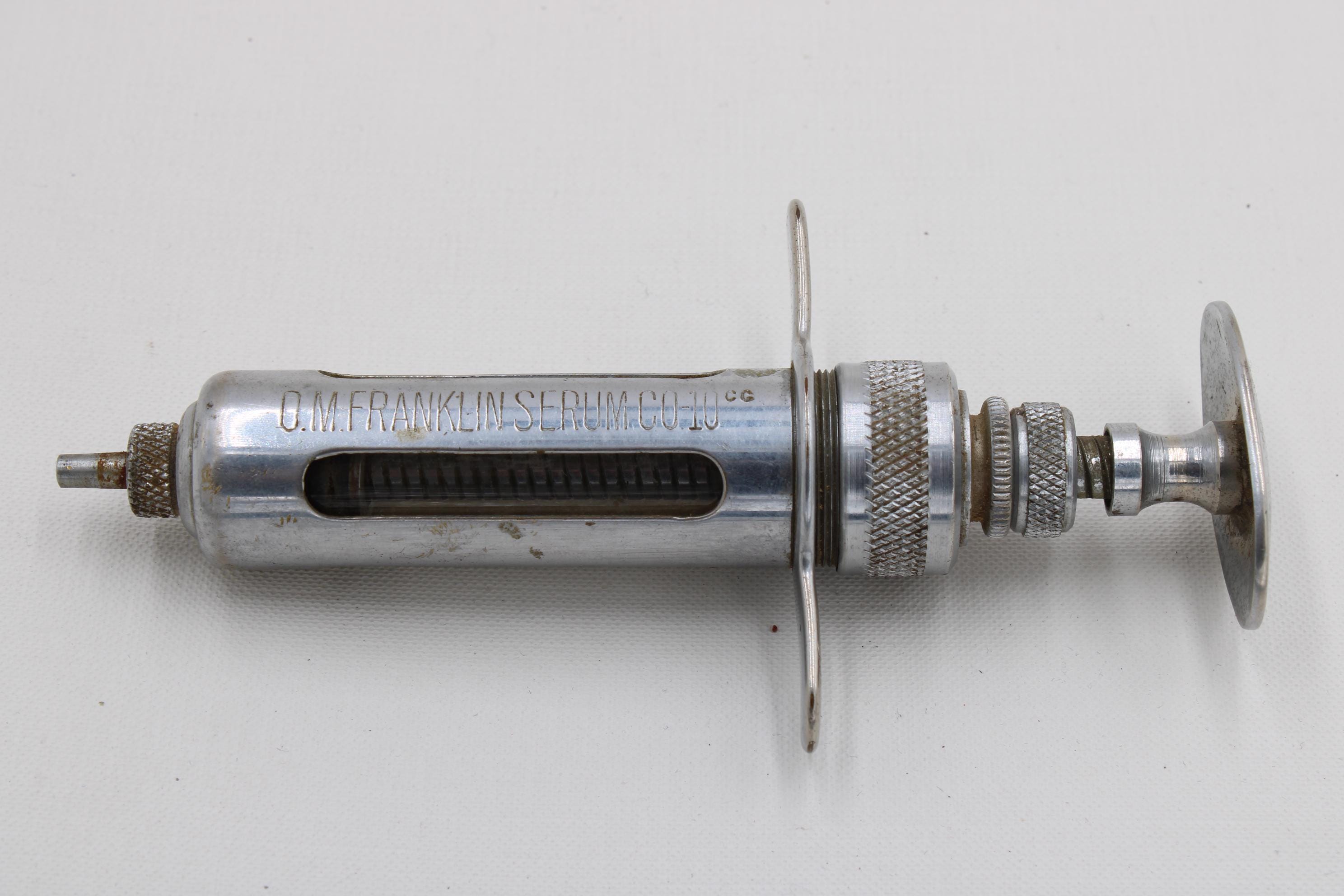 Antike O.M. Franklin Serum Co. Veterinär-spritze (metall & Glas