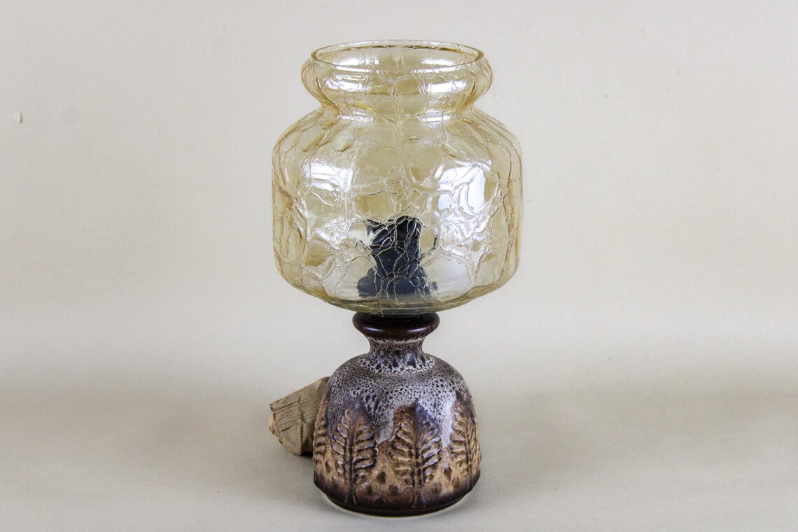 Vintage Mid-Century Tischlampe | Keramik lava | Bernsteinfarbenes Craqueléglas | 1960er–1970er Jahre | Retro Designleuchte, photo 2 sur 5