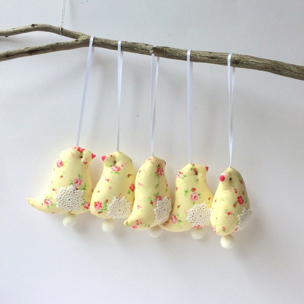 Birds ornament, mobile toys, set of 5 plush birds. Yellow cotton and white crochet motifs. Cute baby shower gift. Nursery and Home deco