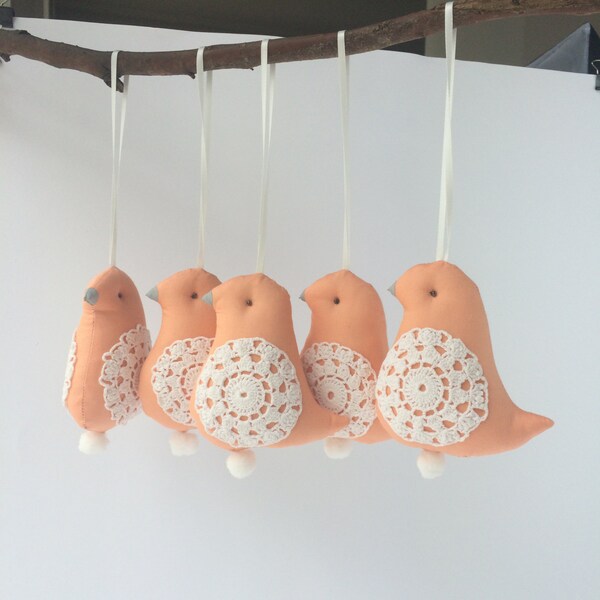 Coral Birds mobile toys, 5 birds. Coral cloth & white hand-crochet motif. Shabby chic. Baby shower cute gift. Wedding, Christmas, home deco