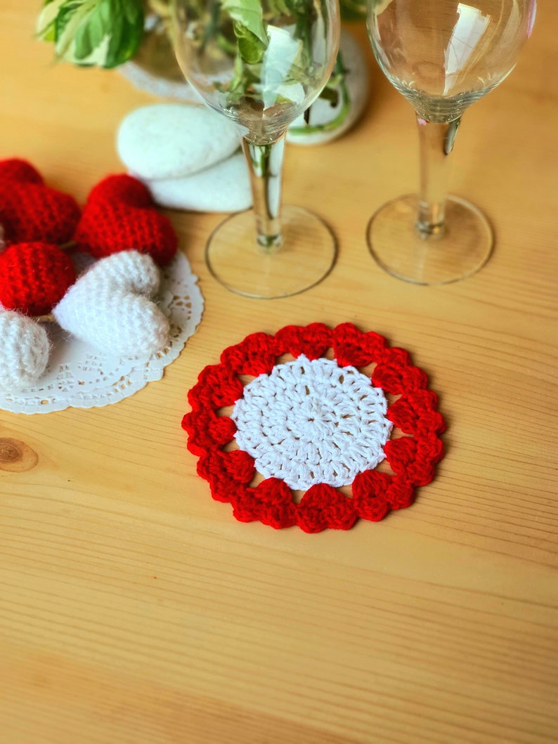 Dessous de verre au crochet avec bordure de mini coeurs, décoration de table, décoration de table pour la Saint-Valentin, dessous de plat, décoration de table pour la Saint-Valentin, décoration coeur image 5